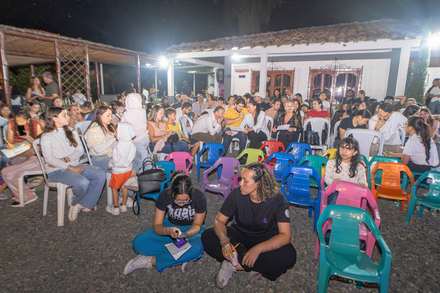 Comunidad bajo las estrellas